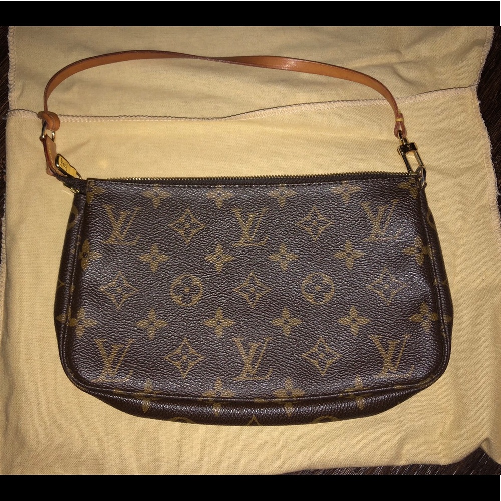 Louis Vuitton Authentic Monogram Pouchette